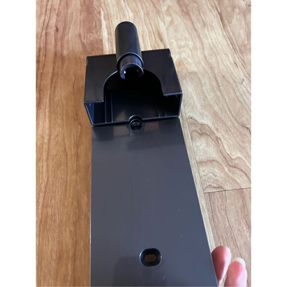 Handheld Dyson Screw In Wall Mount Docking Station Part No. T103241 for v7 and v - Picture 6 of 6